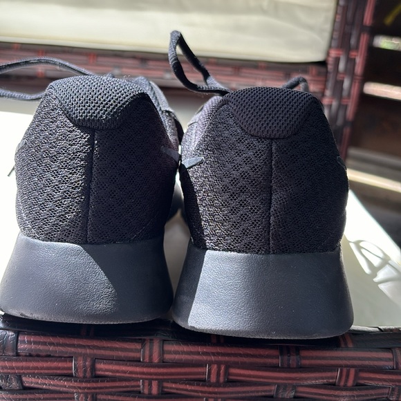 Nike Tanjun Women's Running, Size 7.5 - Picture 3 of 7